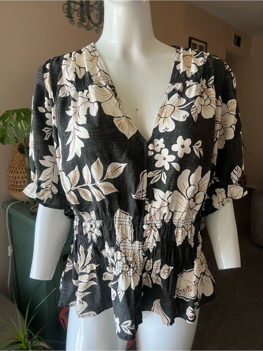 torrid Black Floral V-Neck Peplum Top